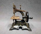 kindernaehmaschine-um-1900-jugendstil-massiv-eisen-guss-mit-ornament.1